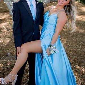 Camille’s of Wilmington Gown/Prom Dress. Fits sizes 2-4